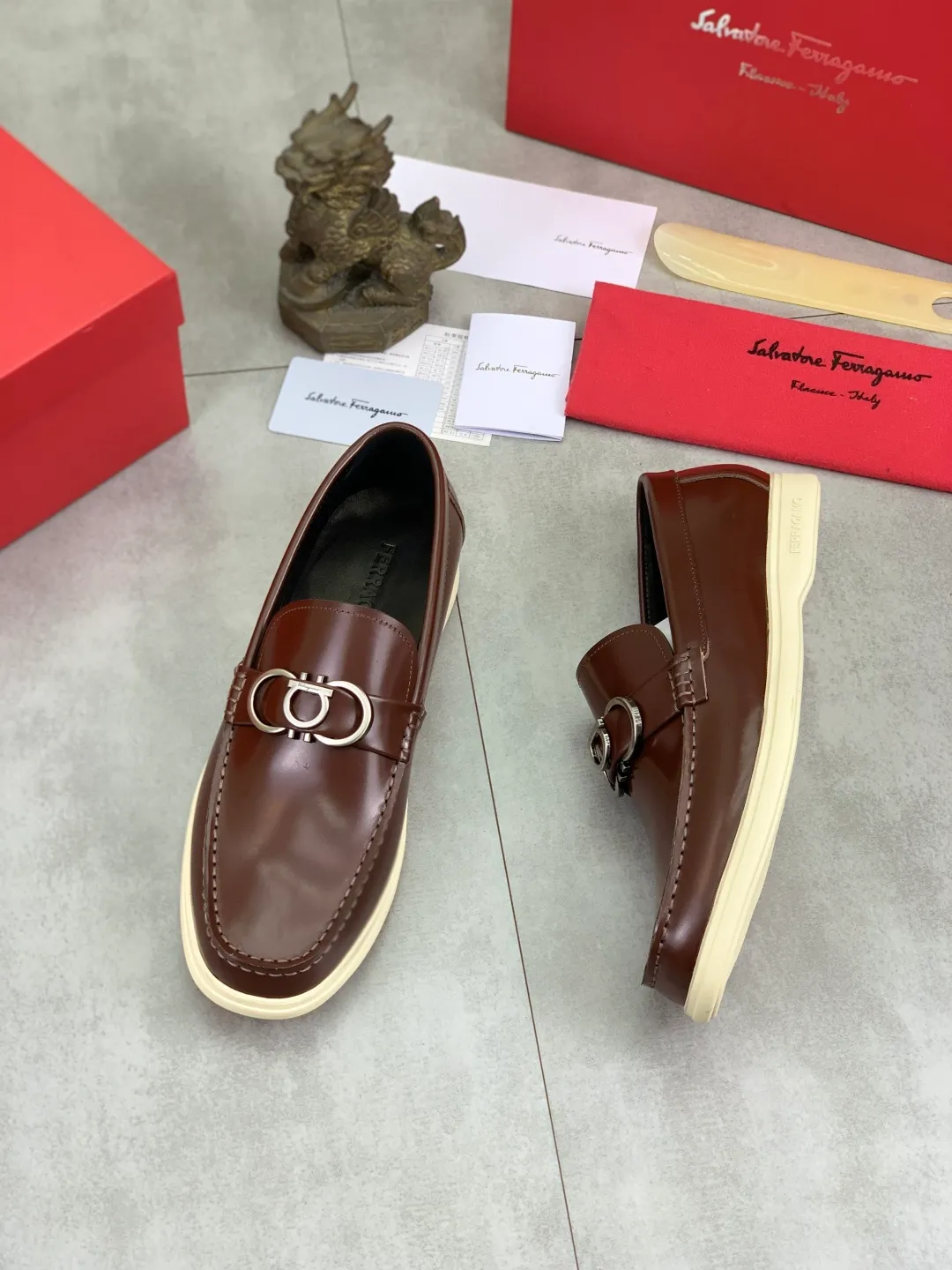 Men's Men's Shoes 💰P580💰[New Style] Water-dyed Niuli 🆘[Salvatore Ferragamo] Ferragamo's latest casual business leather shoes for men! Listed simultaneously! The fabric is made of specially imported original open-edge beaded calfskin, and the interior is made of imported water-dyed cowhide. It is absolutely luxurious and leads the fashion trend. Matching code: 38-44 (45 and 46 can be customized) Black, brown and burgundy colors available